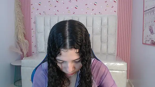 Snapshot of shalon_diaz_s chatting on December 4, 2025, 1:10 pm shalon diaz s online show from December 4, 2025, 1:10 pm