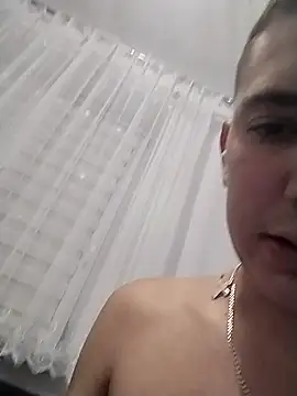 Snapshot of Pesos17 chatting on September 29, 2025, 6:35 pm Pesos17 online show from September 29, 2025, 6:35 pm