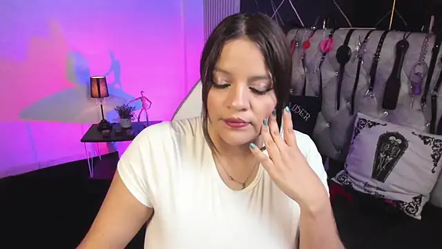 victoria  floyd online show from February 11, 2026, 8:52 pm