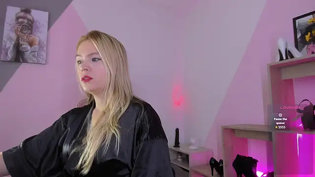 Snapshot of RayaCarr_ chatting on October 27, 2025, 1:34 pm RayaCarr online show from October 27, 2025, 1:34 pm