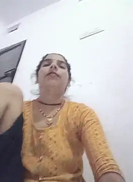 Snapshot of Bina_Bhanot chatting on September 26, 2025, 6:59 pm Bina Bhanot online show from September 26, 2025, 6:59 pm