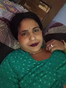 Snapshot of Bina_Bhanot chatting on July 31, 2026, 7:11 pm Bina Bhanot online show from July 31, 2026, 7:11 pm