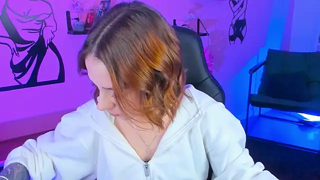 PamBeesly online show from October 4, 2025, 8:27 am