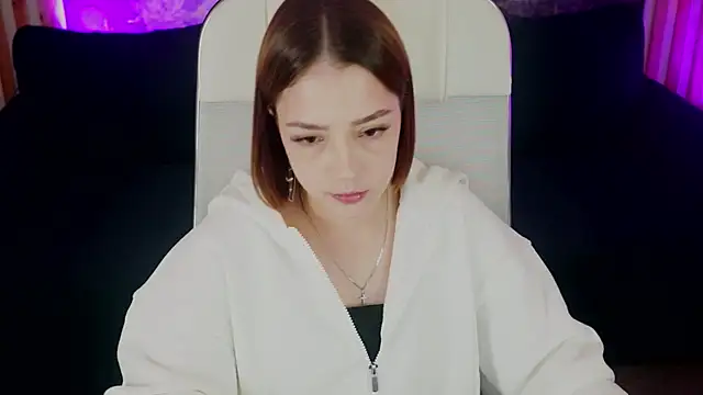 PamBeesly online show from October 1, 2025, 8:41 am