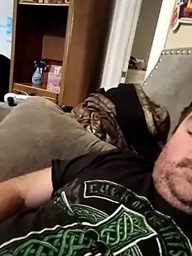 Rcraigue4 online show from October 31, 2025, 12:13 pm