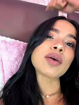 Snapshot of Bella_Smiith_ chatting on November 27, 2025, 7:36 pm Bella Smiith online show from November 27, 2025, 7:36 pm