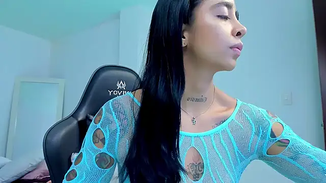 Snapshot of sophierooy22 chatting on April 23, 2026, 2:30 pm sophierooy22 online show from April 23, 2026, 2:30 pm