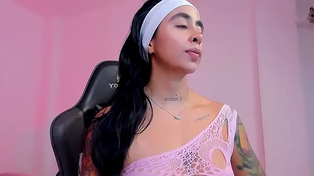 sophierooy22 online show from November 20, 2025, 4:07 pm