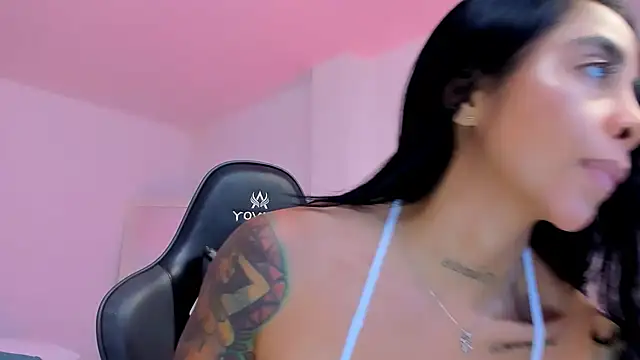 sophierooy22 online show from April 19, 2026, 12:44 am