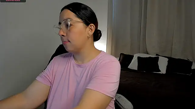 brithany olson25 online show from October 22, 2025, 12:59 pm