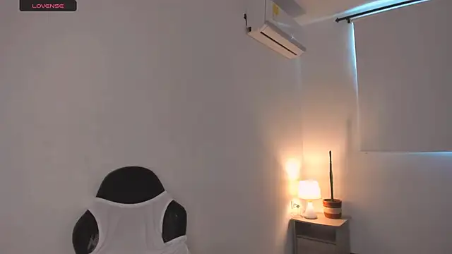 brithany olson25 online show from March 9, 2025, 2:32 pm