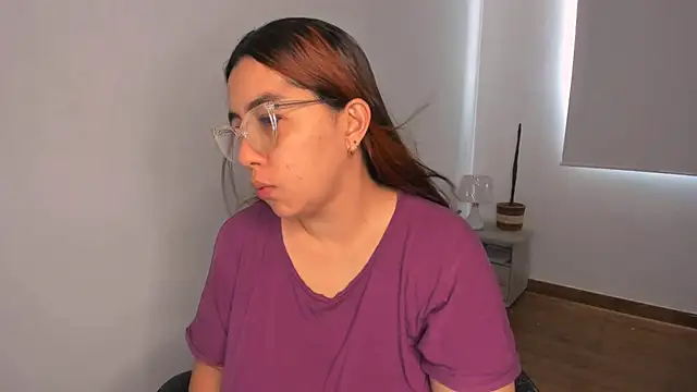 brithany olson25 online show from March 20, 2025, 12:32 pm