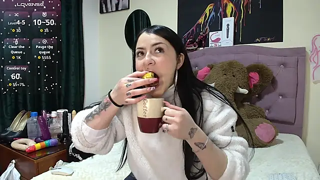 Emmie Hot online show from November 27, 2025, 12:05 pm