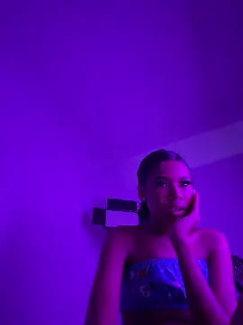 Snapshot of zoelily chatting on June 7, 2026, 1:44 am zoelily online show from June 7, 2026, 1:44 am