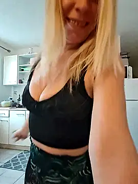 SweetyNinaOff1 online show from November 19, 2025, 8:14 am