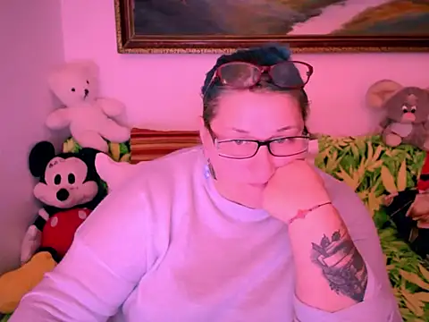 Snapshot of Marryllunax chatting on October 13, 2025, 5:58 pm Marryllunax online show from October 13, 2025, 5:58 pm