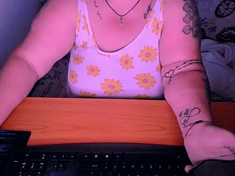 Snapshot of Marryllunax chatting on September 21, 2025, 6:13 pm Marryllunax online show from September 21, 2025, 6:13 pm