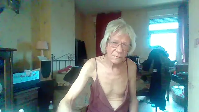 rosanetrav online show from May 20, 2026, 6:10 am