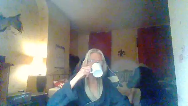 rosanetrav online show from November 7, 2025, 5:23 am