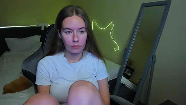 EmilyPaw online show from November 30, 2025, 4:30 pm