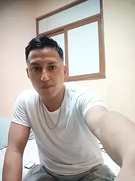 Snapshot of LuisMex1998 chatting on July 5, 2026, 5:14 am LuisMex1998 online show from July 5, 2026, 5:14 am