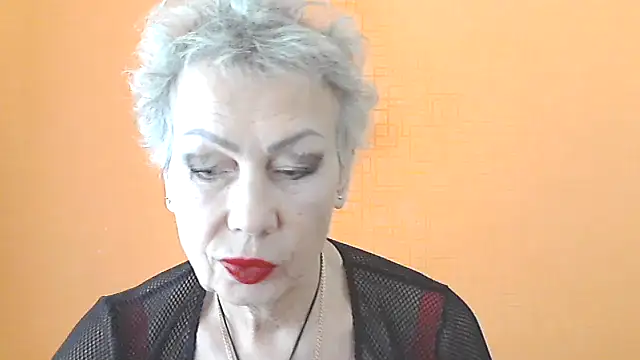 NessyJenixs online show from November 5, 2025, 7:22 am