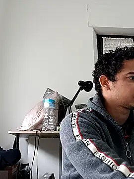 Snapshot of cingonduro chatting on December 15, 2025, 9:26 am cingonduro online show from December 15, 2025, 9:26 am