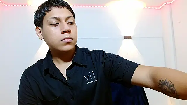 Tylerdrdn online show from December 1, 2025, 11:27 pm