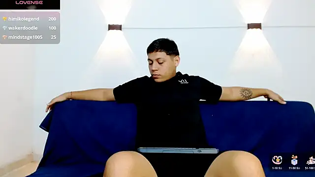 Tylerdrdn online show from November 2, 2025, 7:52 pm