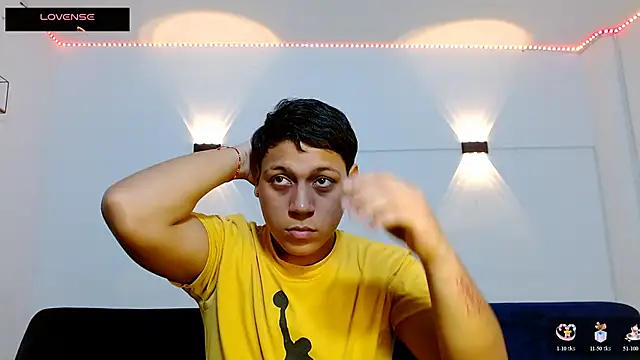 Tylerdrdn online show from November 26, 2025, 7:14 pm