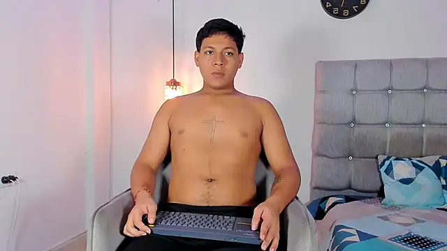 Tylerdrdn online show from November 11, 2025, 4:07 am