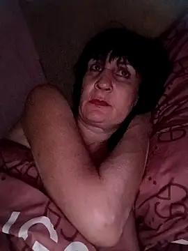 Laura Kiss online show from April 15, 2026, 8:09 pm