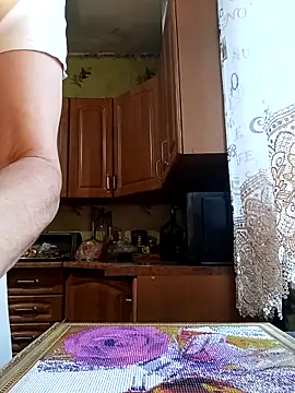 Laura Kiss online show from December 19, 2025, 9:00 am