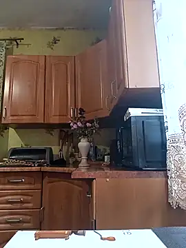 Snapshot of Laura_Kiss chatting on November 18, 2025, 7:00 am Laura Kiss online show from November 18, 2025, 7:00 am