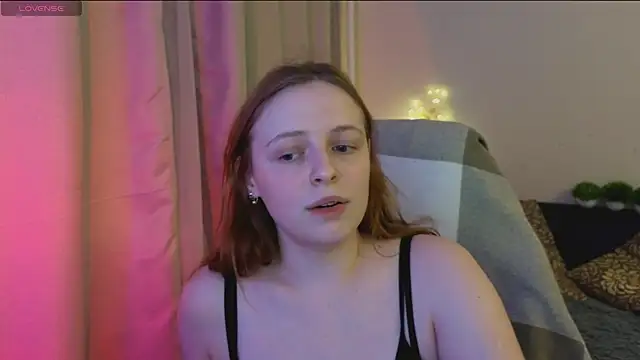 Snapshot of Hanna_melon chatting on February 8, 2025, 4:14 pm Hanna melon online show from February 8, 2025, 4:14 pm