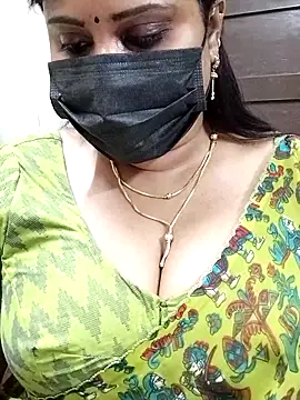 Snapshot of Queenflowerr chatting on February 19, 2025, 3:39 am Queenflowerr online show from February 19, 2025, 3:39 am