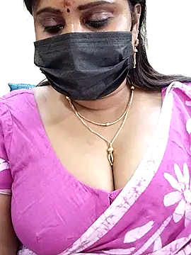 Snapshot of Queenflowerr chatting on February 14, 2025, 10:14 pm Queenflowerr online show from February 14, 2025, 10:14 pm