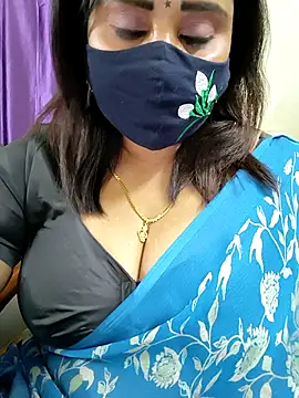 Queenflowerr online show from April 9, 2026, 3:29 pm