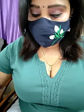 Queenflowerr online show from March 16, 2026, 12:09 pm