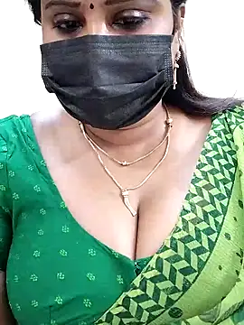 Snapshot of Queenflowerr chatting on February 13, 2025, 2:56 am Queenflowerr online show from February 13, 2025, 2:56 am