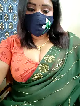 Queenflowerr online show from April 18, 2026, 5:59 pm