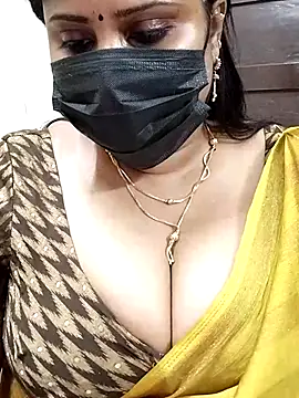 Snapshot of Queenflowerr chatting on March 4, 2025, 10:35 am Queenflowerr online show from March 4, 2025, 10:35 am