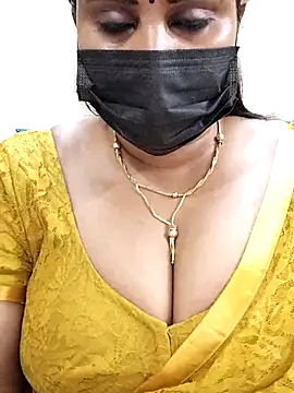 Snapshot of Queenflowerr chatting on March 20, 2025, 8:08 pm Queenflowerr online show from March 20, 2025, 8:08 pm