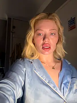 blissdimicco online show from December 17, 2025, 9:03 am