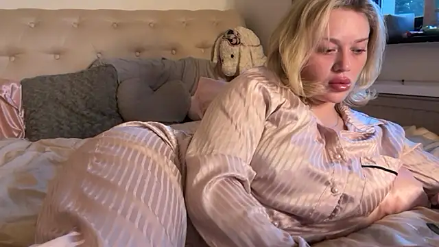 blissdimicco online show from April 15, 2026, 7:07 pm