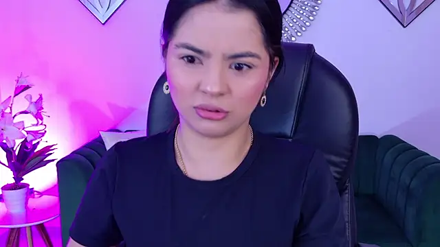 Layla Breezee online show from April 18, 2026, 10:28 am