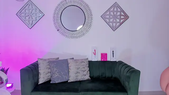 Snapshot of Layla_Breezee chatting on September 30, 2025, 3:40 pm Layla Breezee online show from September 30, 2025, 3:40 pm