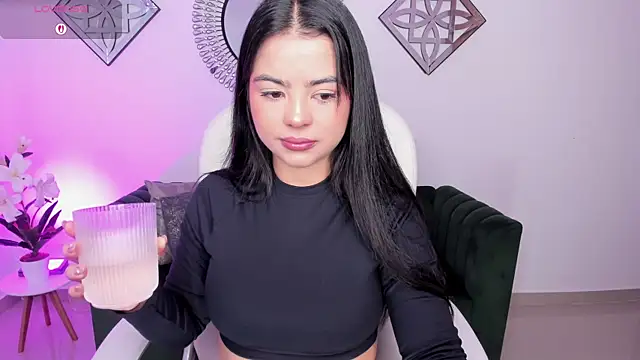 Snapshot of Layla_Breezee chatting on September 11, 2025, 11:43 am Layla Breezee online show from September 11, 2025, 11:43 am