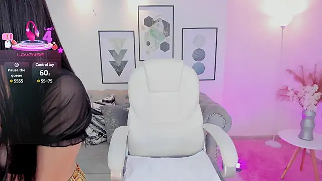 Snapshot of Layla_Breezee chatting on March 21, 2025, 5:45 pm Layla Breezee online show from March 21, 2025, 5:45 pm