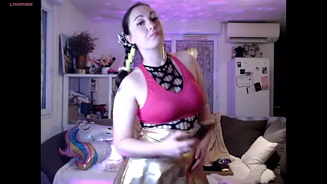 Snapshot of AdorahB3ll3 chatting on December 14, 2025, 8:14 pm AdorahB3ll3 online show from December 14, 2025, 8:14 pm